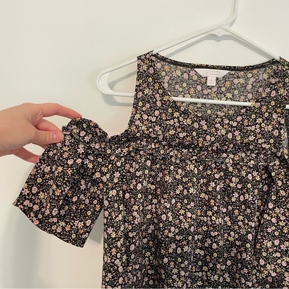 LC LAUREN CONRAD Ruffle Cold Shoulder Top Black Lilac Lavender Multi Floral Boho - Picture 3 of 12